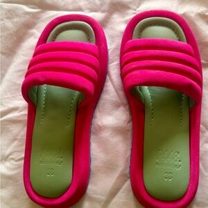 P448 Fergie Sandals NWOT - Hot pink / fuschia 
Open toe slide